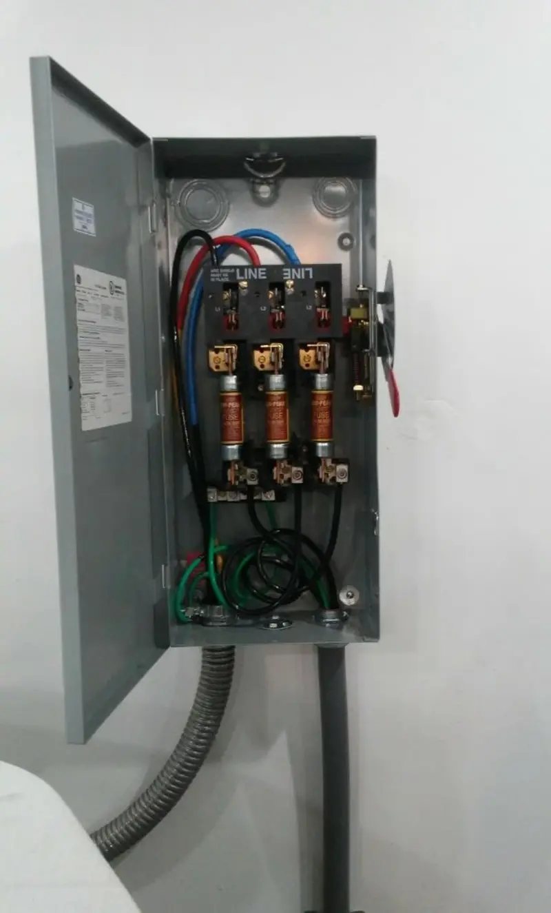 Three-phase disconnect switch installed for Smoke Detector Installation in Falls City